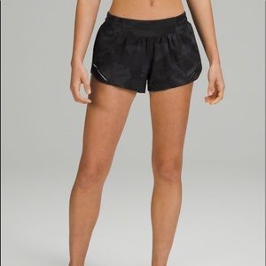 lululemon Hotty Hot Low-Rise Lined Shorts - 2.5” - 4 - Heritage 365 Camo